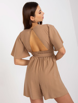 Ciemnobeżowy letni kombinezon z szortami RUE PARIS 