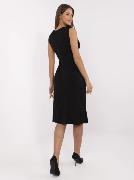 Czarna drapowana sukienka z rozcięciem