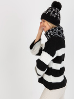 Schwarz-weiße Damen Wintermütze mit Mustern.