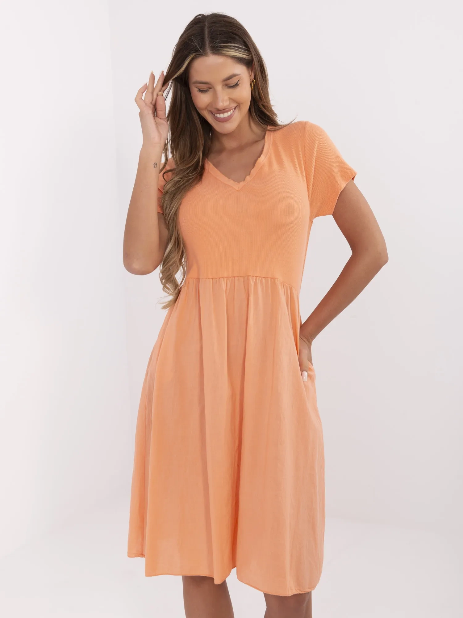 Pomarańczowa rozkloszowana sukienka na lato
