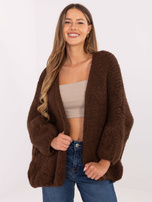 Brauner Damen-Cardigan ohne Verschluss.