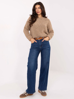 Dunkelblaue Damenjeans im Straight-Leg-Schnitt.