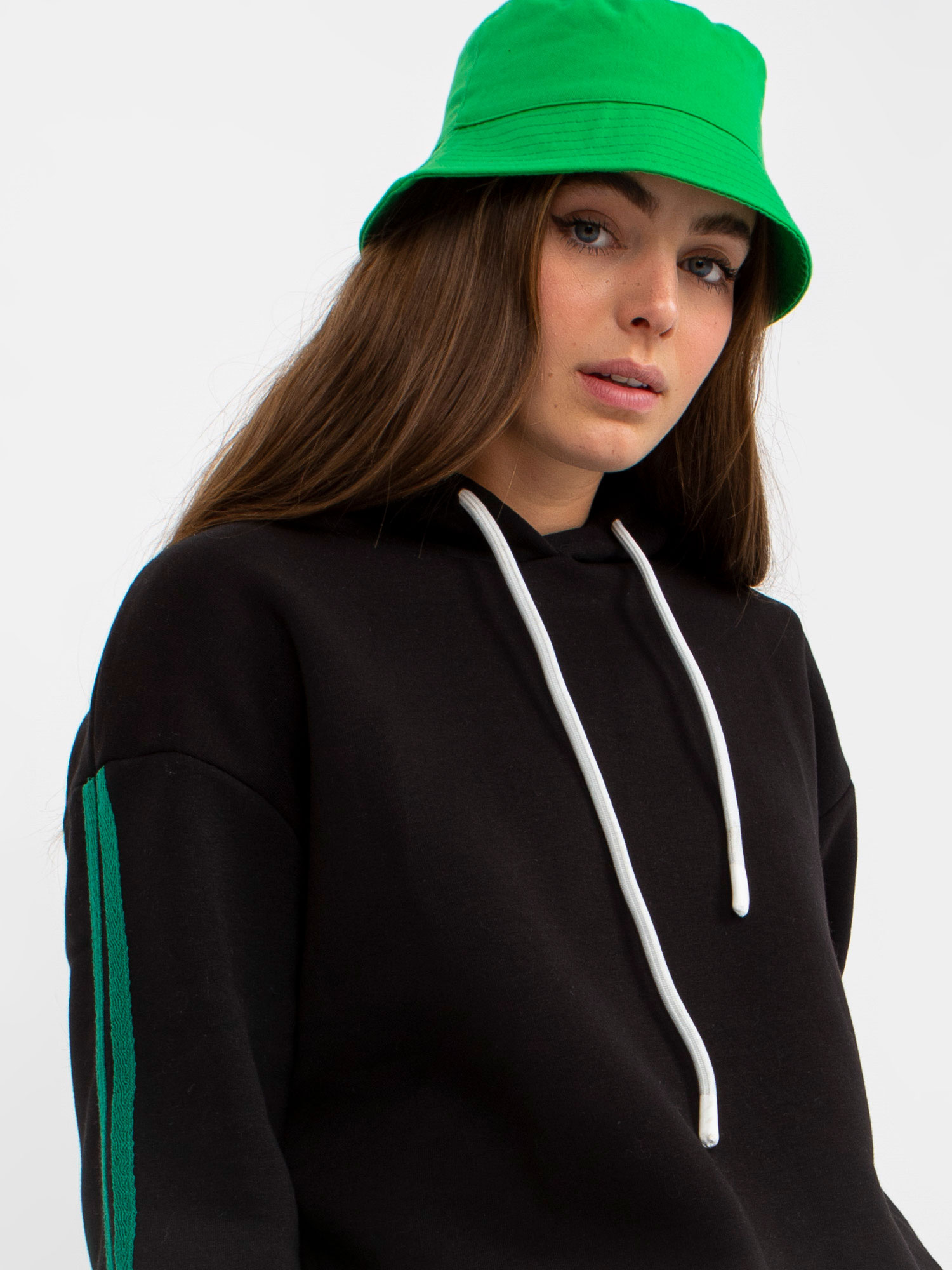 Hurtownia Czarna dresowa bluza z kapturem oversize