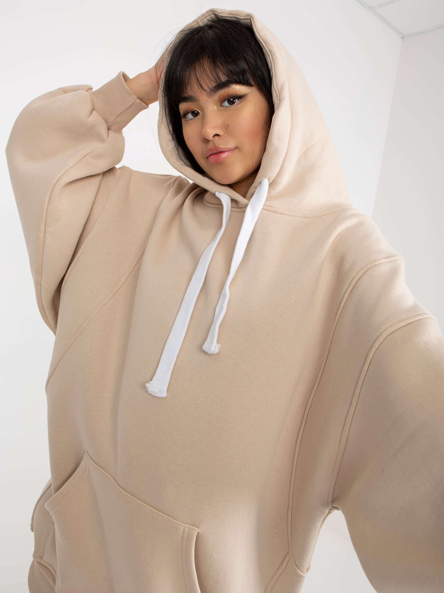 Beżowa dresowa długa bluza basic o kroju oversize