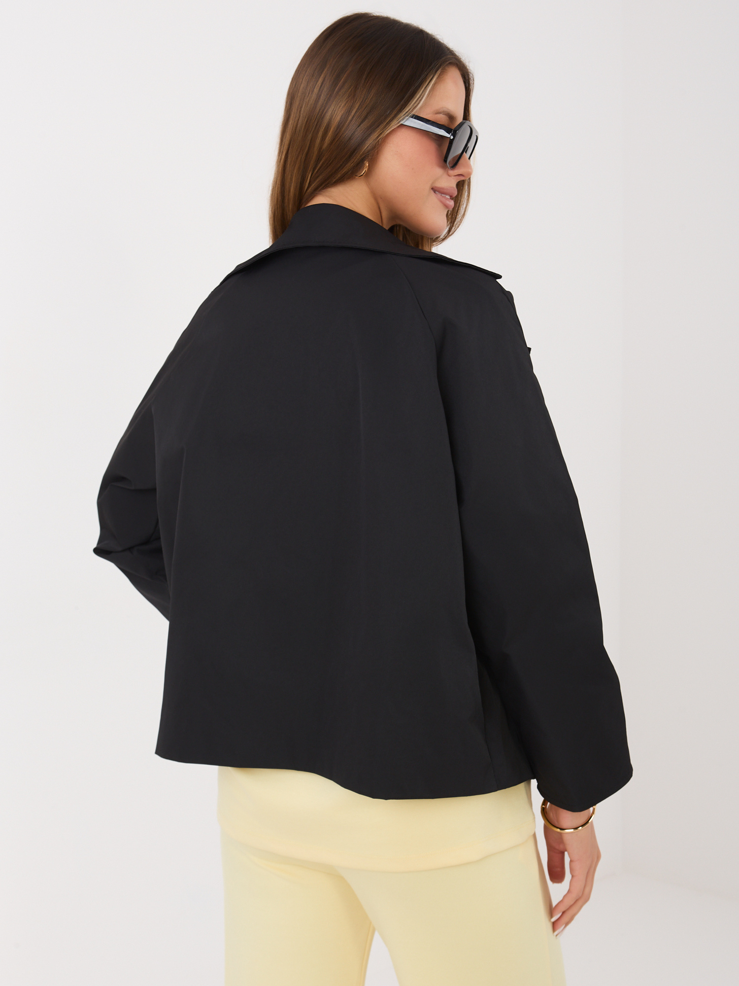 Czarny krótki płaszcz z dwurzędowym zapięciem RUE PARIS 