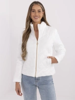 Biała pikowana kurtka damska z kieszeniami 