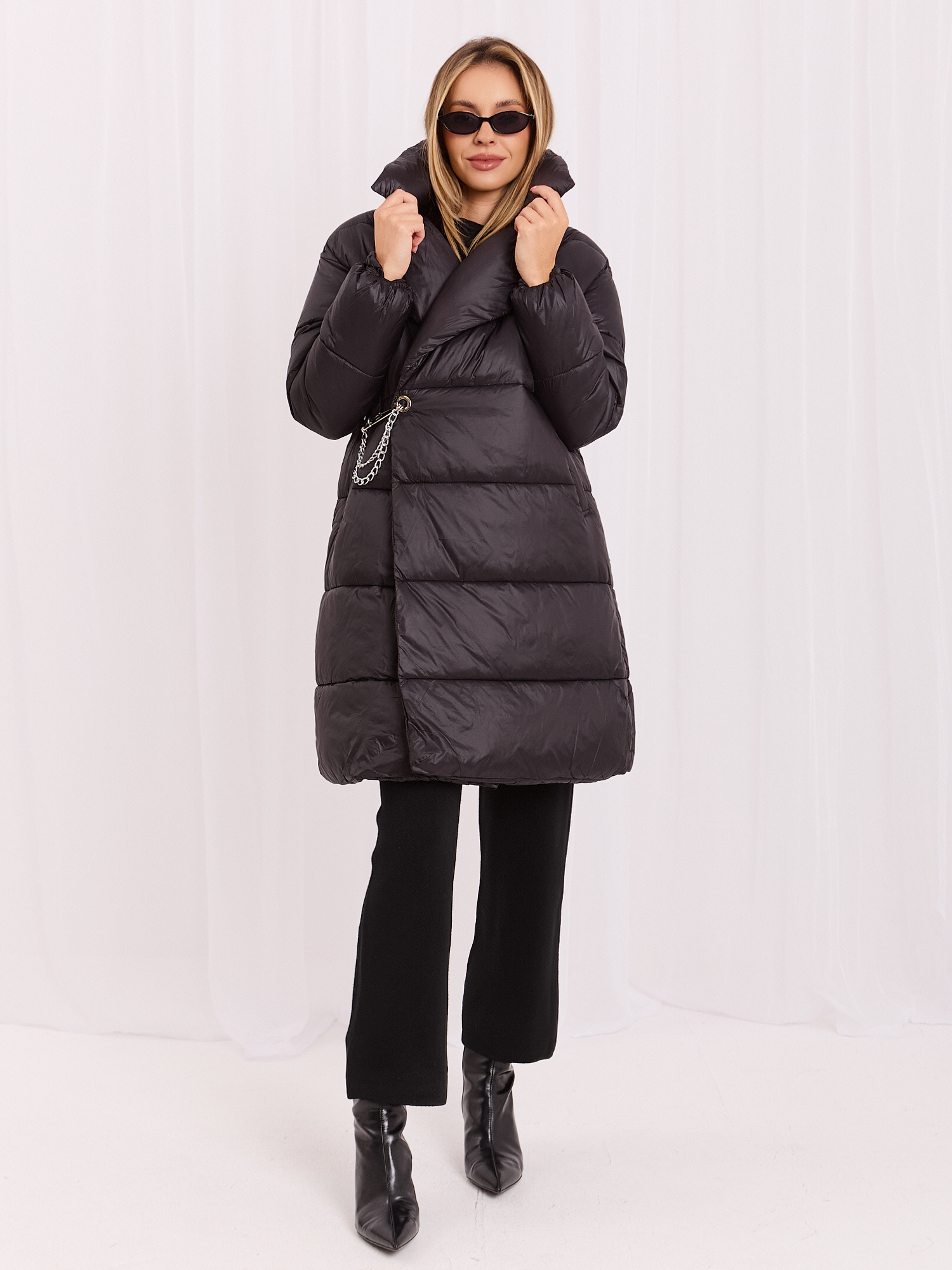 Hurt Schwarze Daunenjacke Winter mit Steppung.