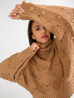 Hurt Camelowy ażurowy sweter z golfem i szerokim rękawem 