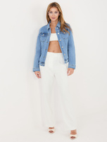 Niebieska jeansowa kurtka o klasycznym kroju