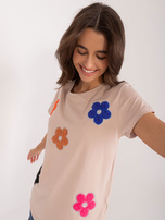 Dunkelbeige T-Shirt mit Blumenapplikation BASIC FEEL GOOD.