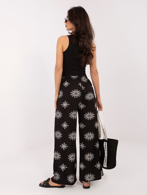 Czarne letnie spodnie z szeroką nogawką