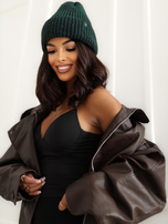 Ciemnozielona zimowa czapka beanie w prążek