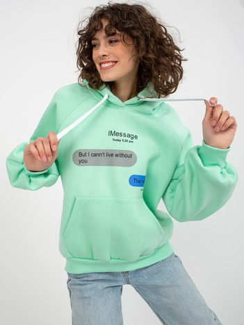 Didmeninė mėtų spalvos oversized džemperis su kišene ir užrašais.
