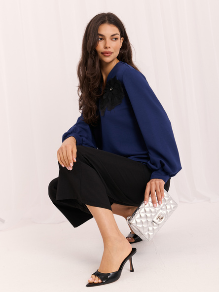 Ciemnoniebieska elegancka bluzka z bufiastym rękawem