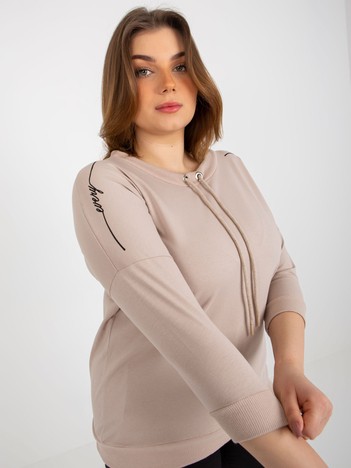 Hurt Beżowa bluzka plus size z napisami i rękawem 3/4