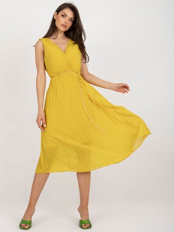 Hurt Ciemnożółta rozkloszowana sukienka z plisowaniem