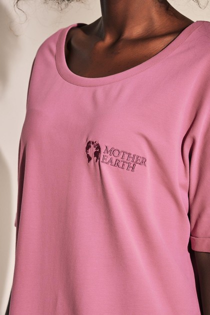 Amarantowy t-shirt z bawełny ekologicznej Berkner MOTHER EARTH
                             zdj. 
                            2