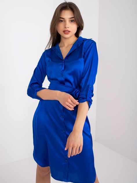 Ciemnoniebieska sukienka koszulowa z paskiem Inga RUE PARIS 
                             zdj. 
                            2