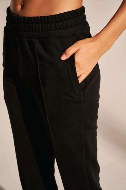 Czarne spodnie dresowe z recyklingu Majuro MOTHER EARTH
                             zdj. 
                            2