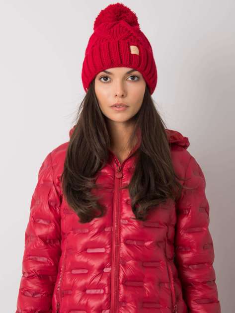 Czerwona czapka zimowa z pomponem