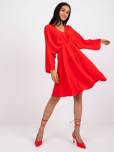 Czerwona zwiewna sukienka z długim rękawem Zayna