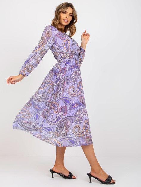 Fioletowa wzorzysta sukienka midi z paskiem 