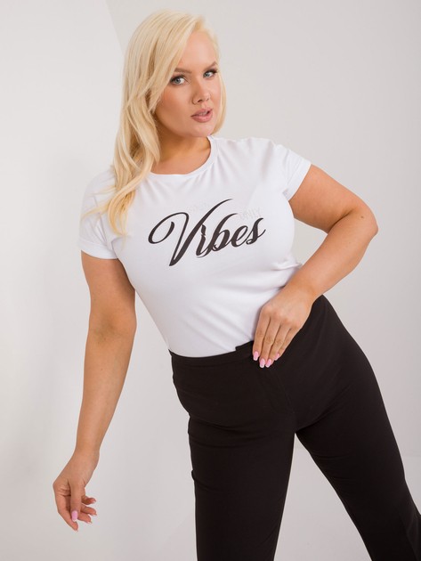 Hurt Biały damski t-shirt plus size z napisem i aplikacją