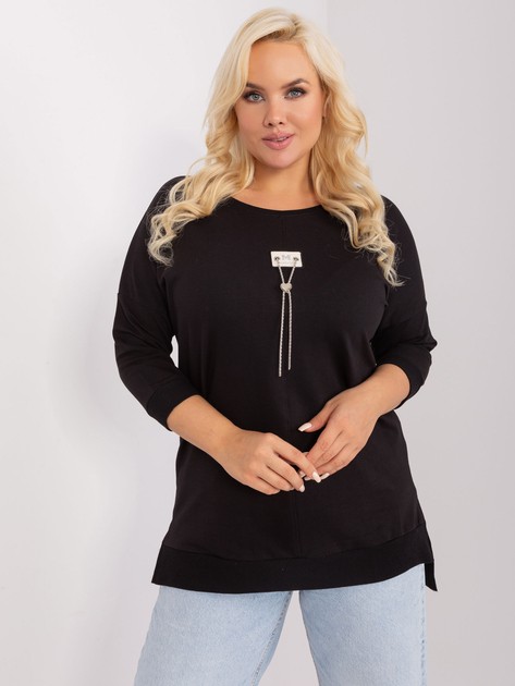 Hurtownia Czarna bluzka plus size z ozdobnym łańcuszkiem