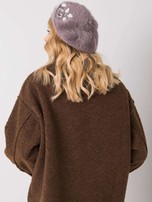 Ciemnofioletowy beret damski z aplikacją
                                 zdj. 
                                3