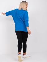 Ciemnoniebieska bluzka plus size z aplikacją Alinne
                                 zdj. 
                                3