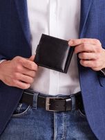 Czarny skórzany portfel dla mężczyzny zapinany
                                 zdj. 
                                2