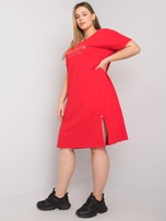 Czerwona sukienka plus size z rozcięciem Lucy 
                                 zdj. 
                                1