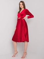 Czerwona sukienka welurowa z wiązaniem Vernazza
                                 zdj. 
                                3