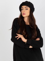 Czarna damska czapka zimowa w warkocze 