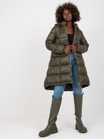 Hurtownia online Khaki długa kurtka zimowa z pikowaniem 
                                 zdj. 
                                4