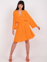 Jasnopomarańczowa sukienka one size z luźnymi rękawami 
                                 zdj. 
                                1