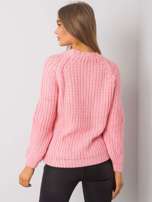 Różowy sweter z warkoczami Jacksonville RUE PARIS
                                 zdj. 
                                4
