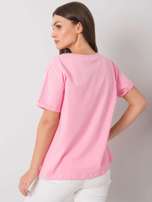 Różowy t-shirt z nadrukiem Aosta
                                 zdj. 
                                3