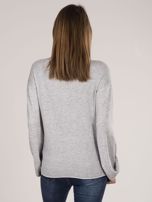 Szary sweter damski z szerokimi rękawami
                                 zdj. 
                                2