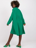 Zielona sukienka oversize z długim rękawem Geldria
                                 zdj. 
                                3