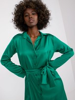 Zielona sukienka szmizjerka midi z imitacji satyny Inga RUE PARIS 
                                 zdj. 
                                3
