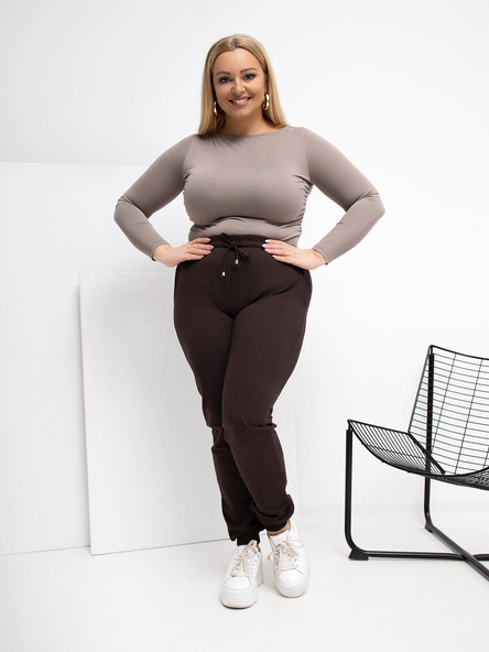 Czekoladowe spodnie plus size ze ściągaczami 