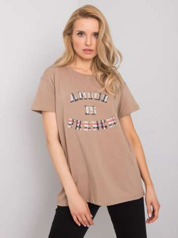 Ciemnobeżowy t-shirt z napisem Elani