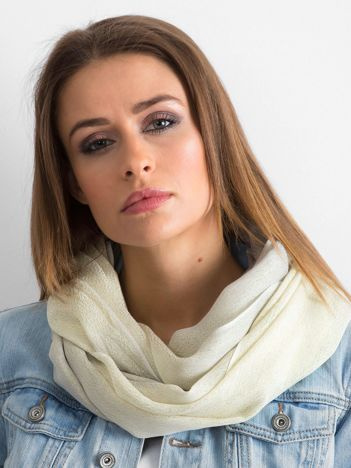 Jasnobeżowy błyszczący komin