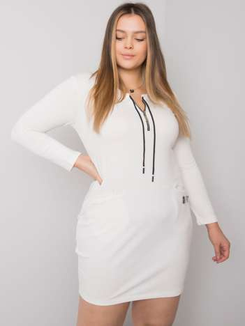 Ecru sukienka plus size z kieszeniami Alessia
